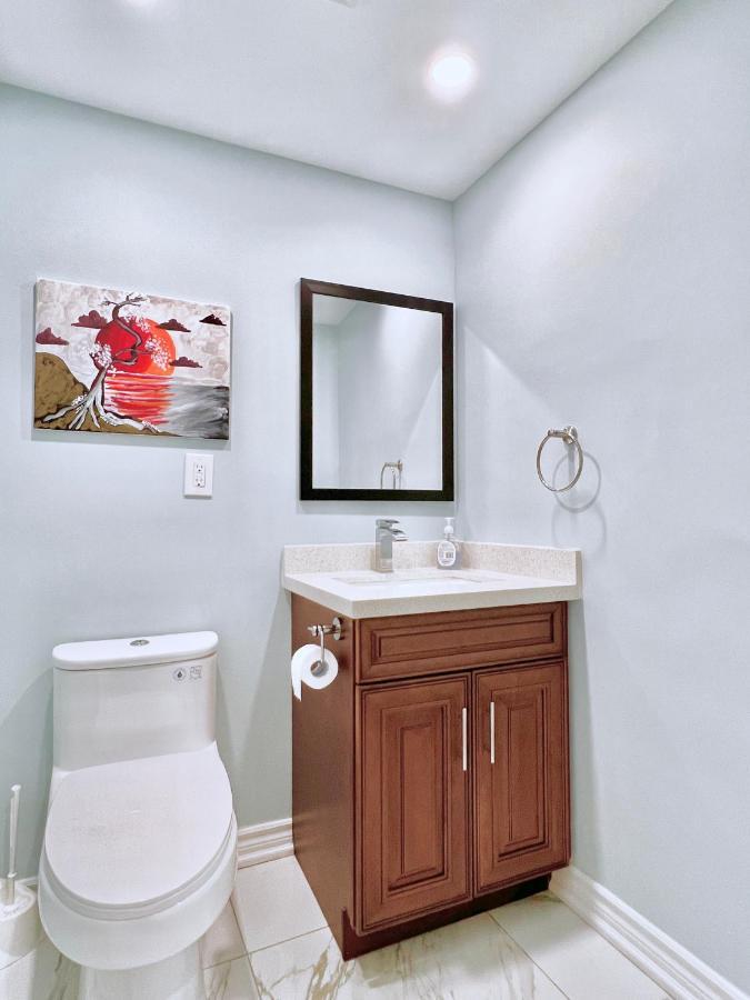 Newly Renovated Detached Near Finch Subway Station Privatunterkunft