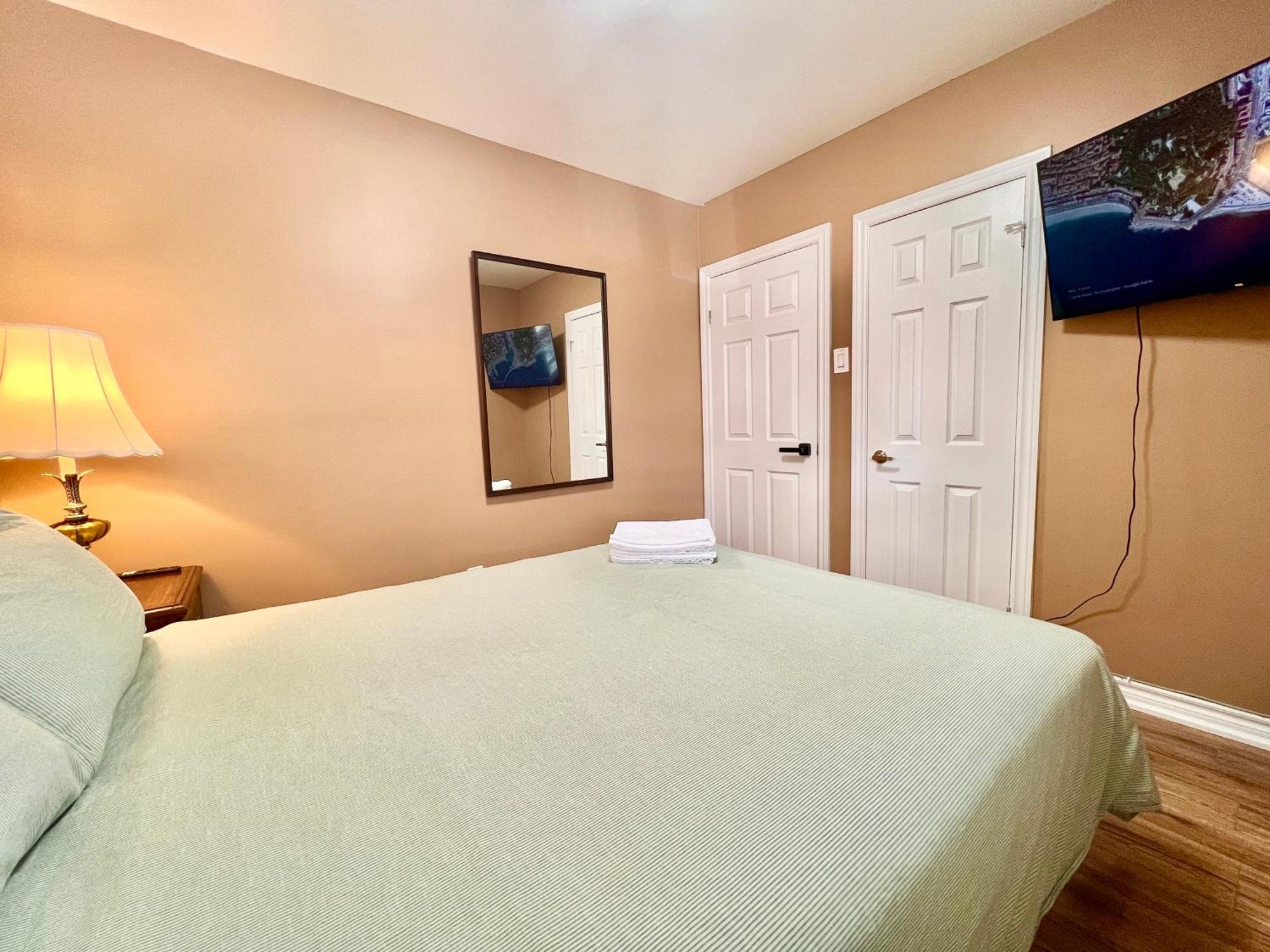 Newly Renovated Detached Near Finch Subway Station Privatunterkunft Toronto