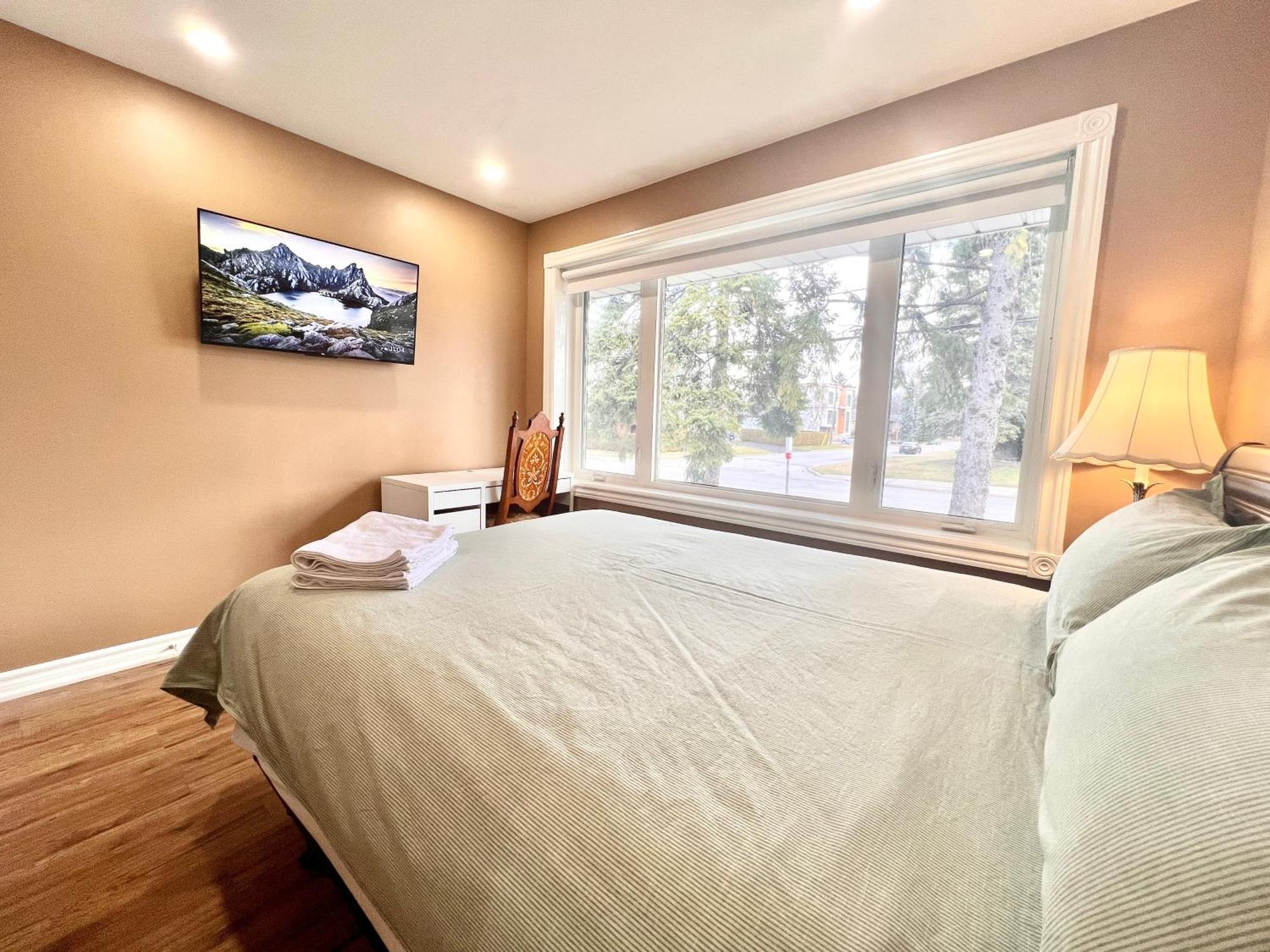 Privatunterkunft Newly Renovated Detached Near Finch Subway Station *