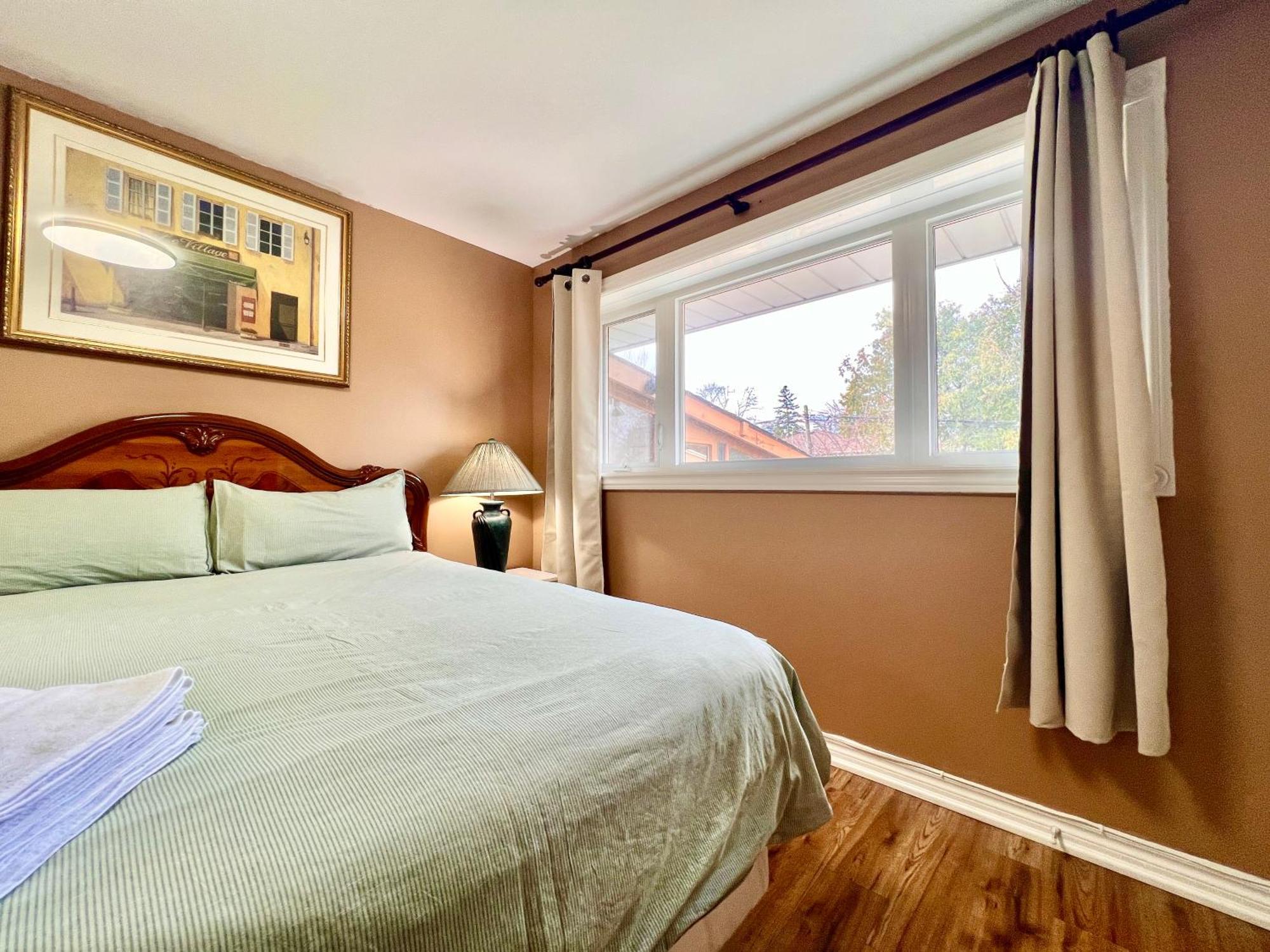 Privatunterkunft Newly Renovated Detached Near Finch Subway Station